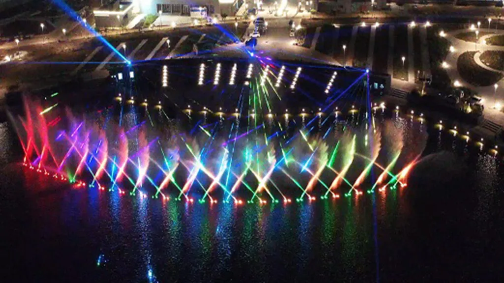 Fountain, light and sound show at Atal Sarovar, Rajkot